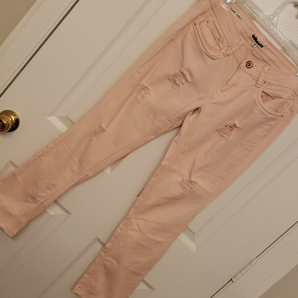 Dollhouse pink distressed roll up skinny jeans - Picture 4 of 7